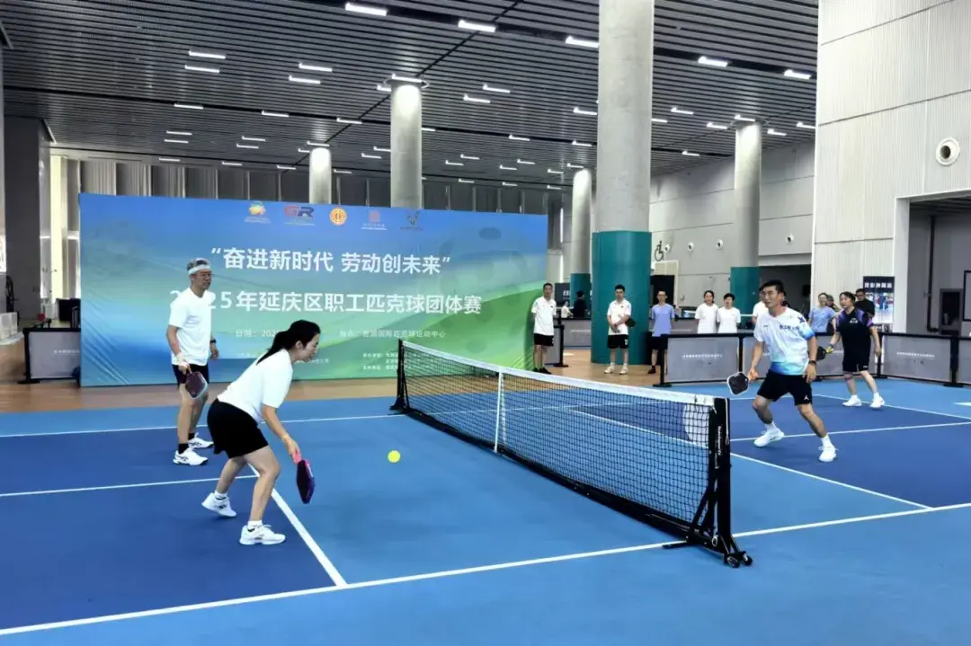着额头的汗
